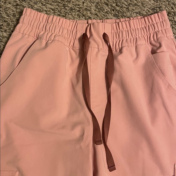 Figs scrub set with Uman relaxed joggers & Catarina one pocket top in pink sand - Picture 3 of 11